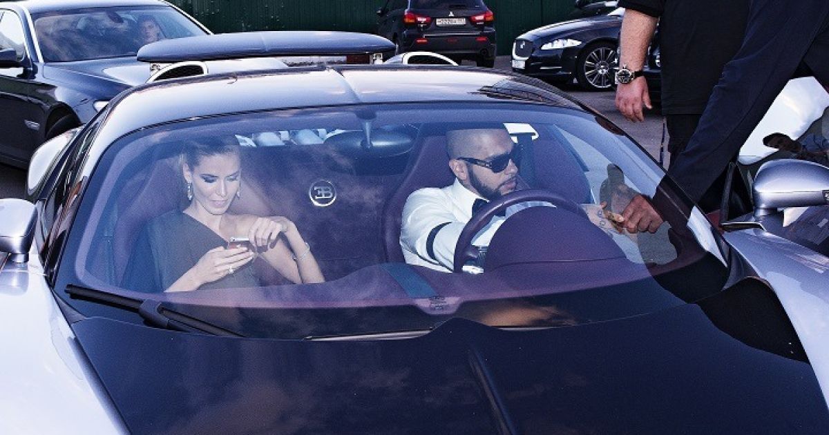 Довгонога красуня Ксенія виявилася заміжньою