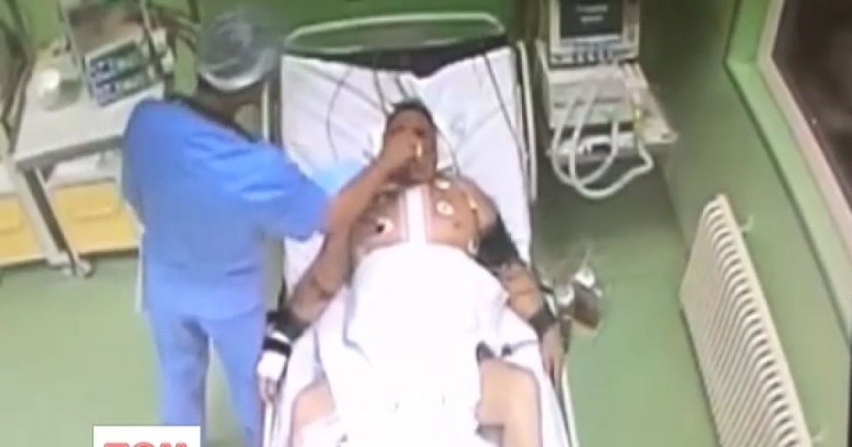 Хірург здійняв скандал, вдаривши пацієнта у свіжий шрам після операції