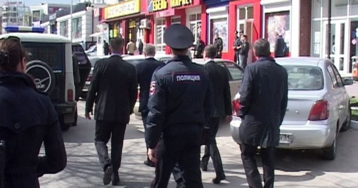 Сергій Помазун стріляв біля магазину свого батька