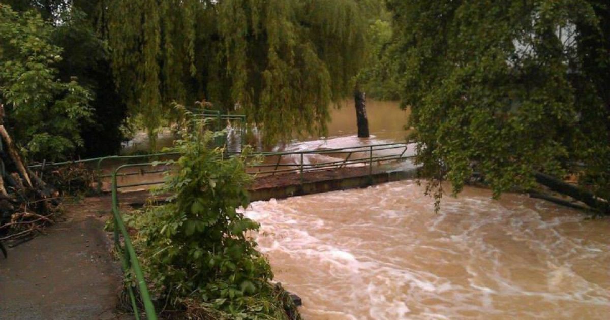 У Чехії пік повені рушив на північ / © facebook.com/Miluju Prahu