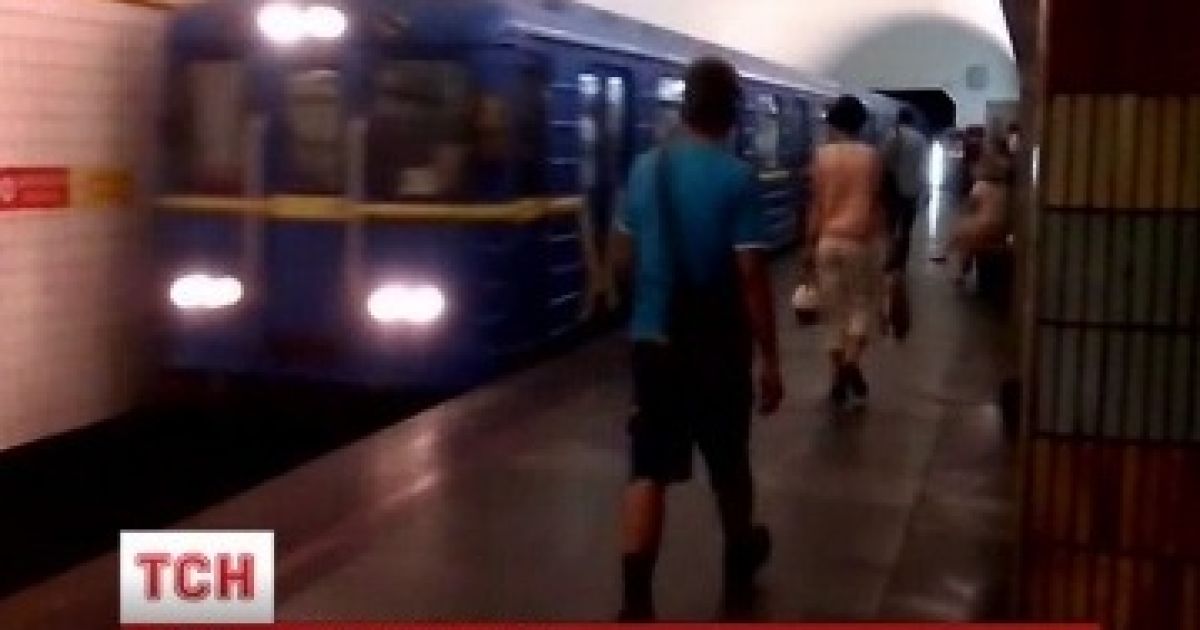 56-річний чоловік стрибнув під потяг на початку тунеля