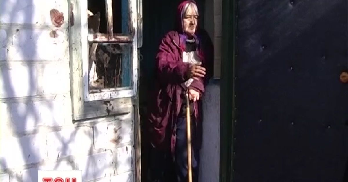 Бабця двома сокирами відбила нічний напад