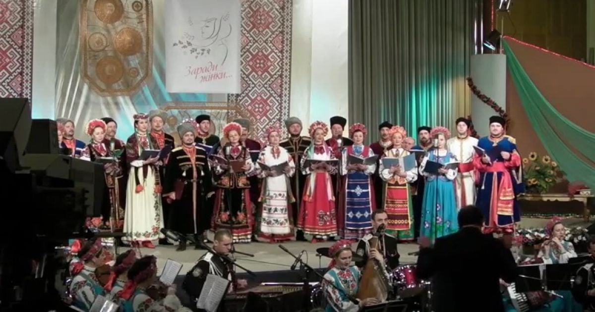 Козаки виконали пісню про "Епіцентр" і Герегу