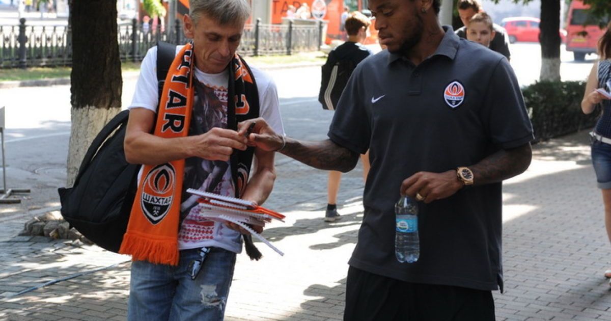 Прогулянка гравців "Шахтаря" у Дніпропетровську / © shakhtar.com