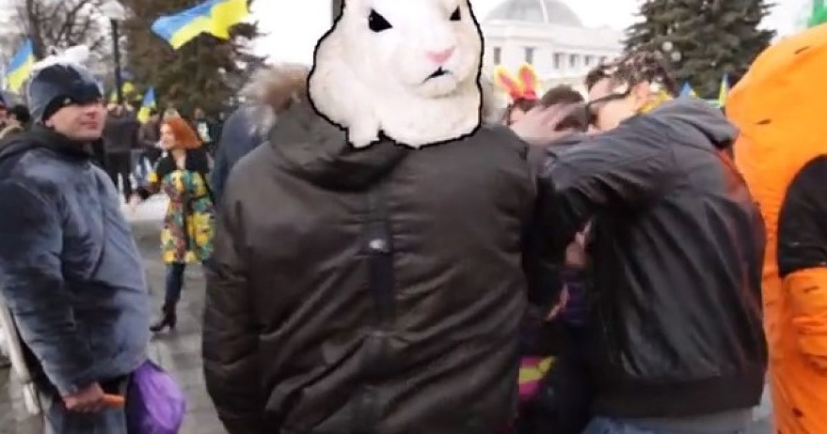 В Дурнєва кинули яйцем