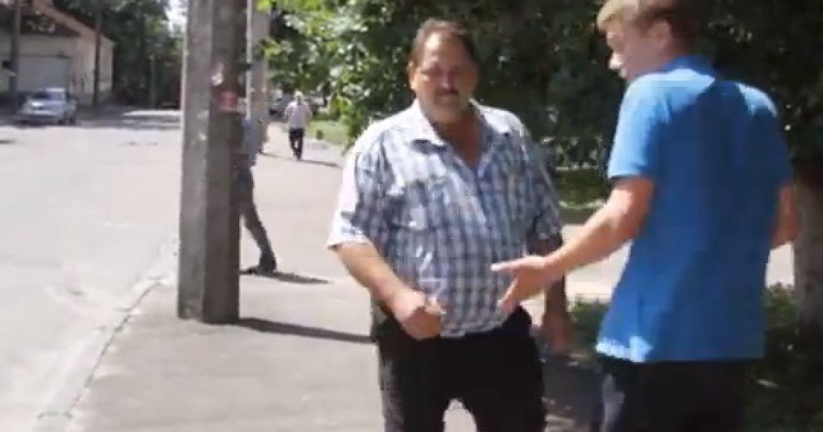 Комунальник кинувся з кулаками на знімальну групу