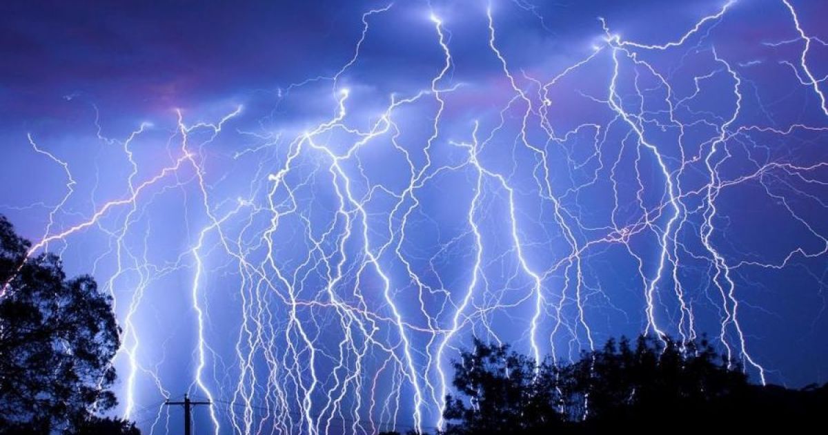 Від двох ударів блискавки постраждали 33 особи