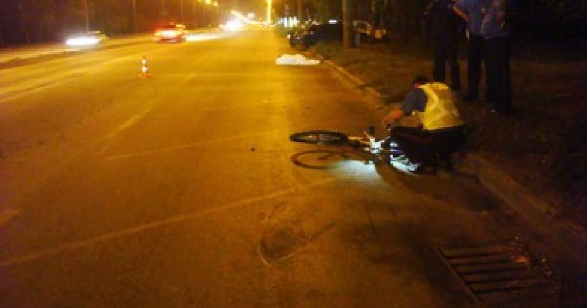 Чоловік залишив велосипедиста помирати на дорозі