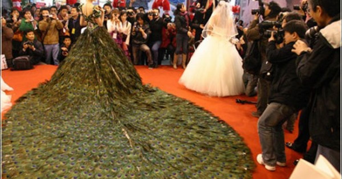 У Китаї показали унікальне весільне плаття