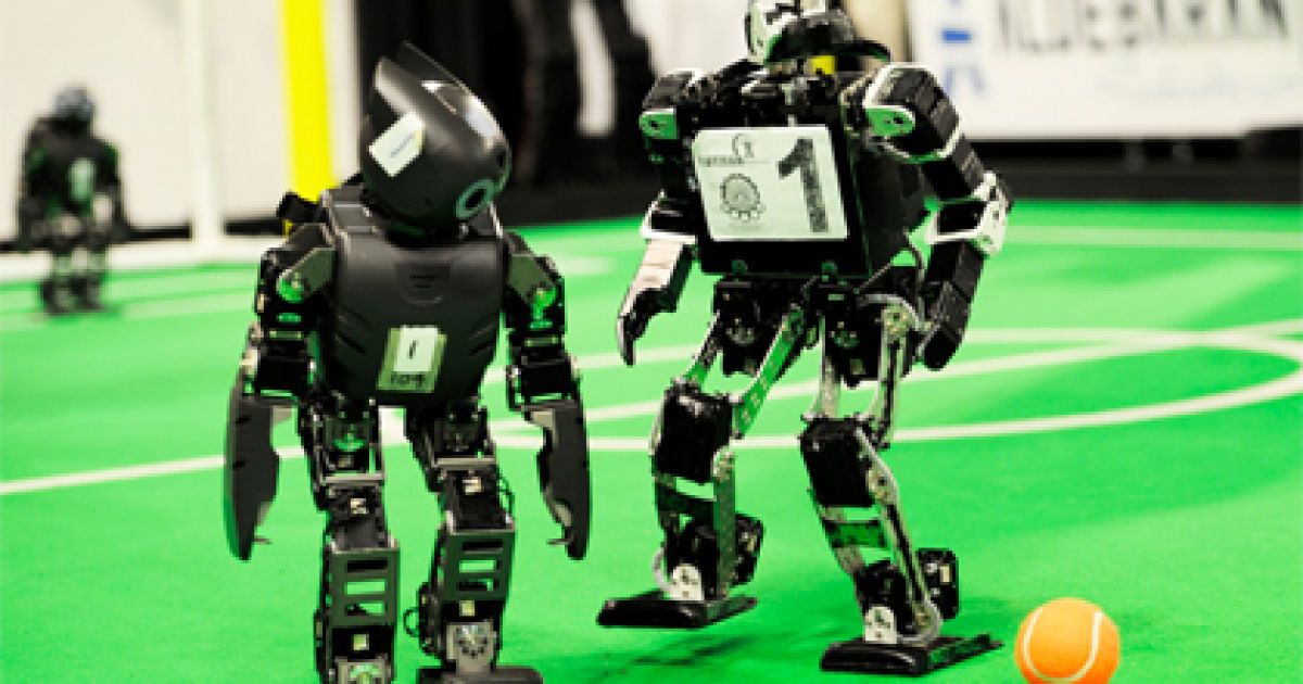 Роботи-футболісти змагалися на RoboCup 2013