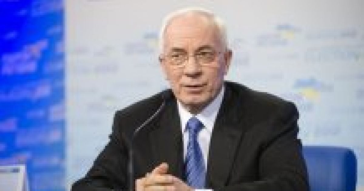 Азаров сподівається з 1 липня підвищити держслужбовцям зарплату