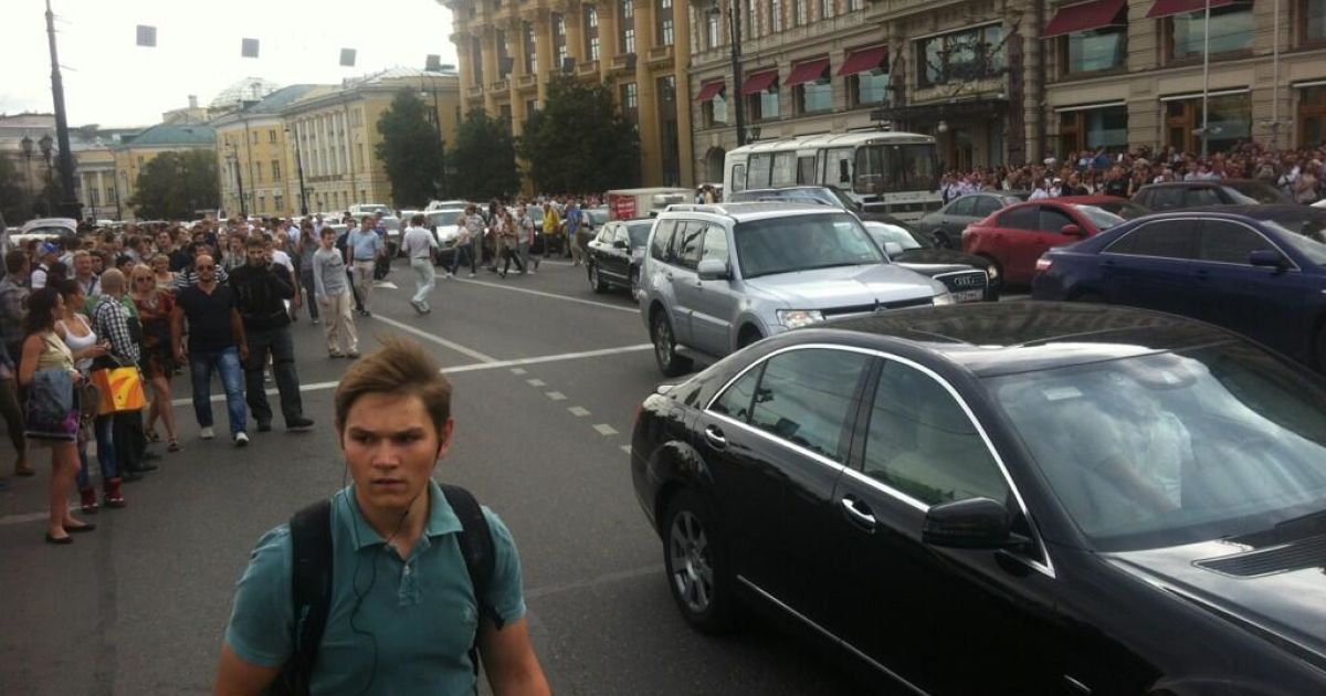 Люди кричать "Ганьба!" і "Свободу!" / © twitter.com/dternovskiy