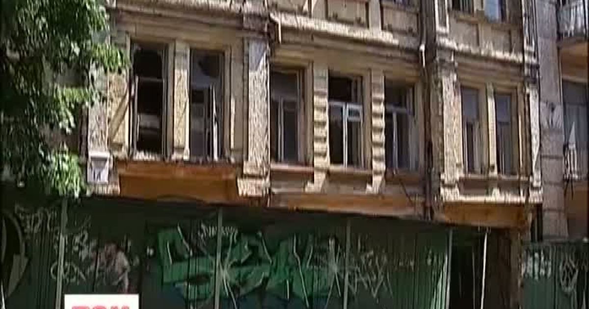 Пожежу гасили дві години 10 машин спецтехніки.