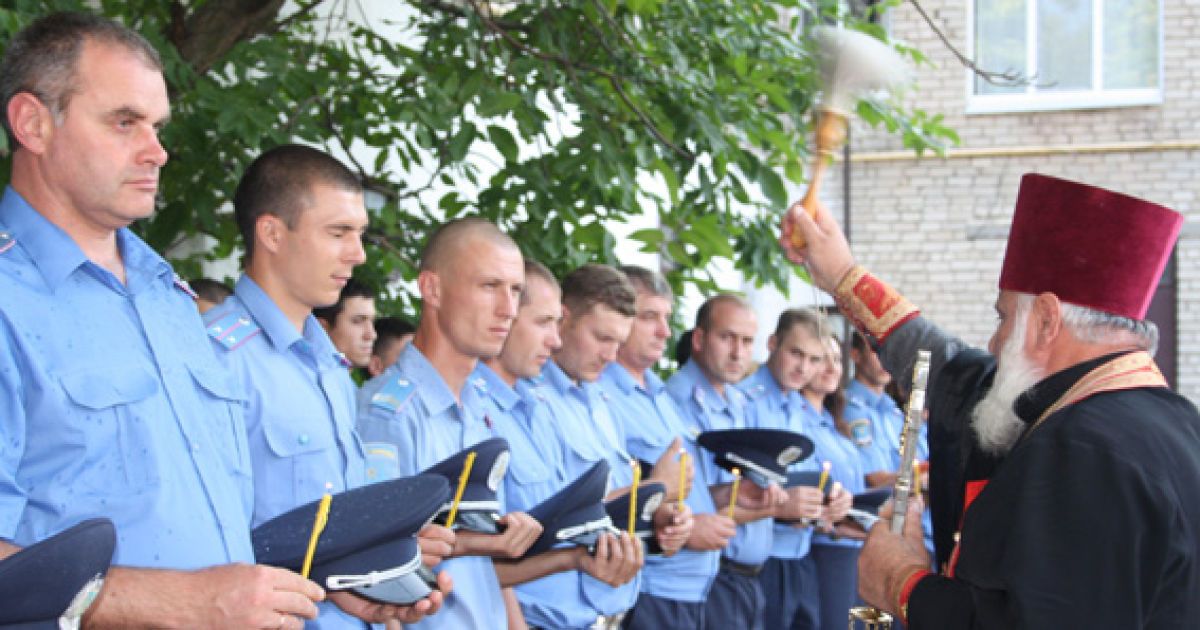 У Врадіївці батюшка освятив міліціонерів та райвідділок