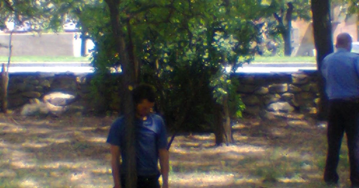 Чоловік повісився посеред міста