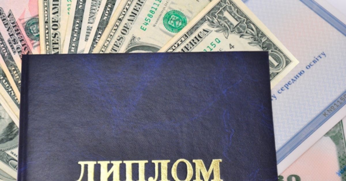 Скандал стався в одному зі столичних вишів: ректора спіймали на хабарі