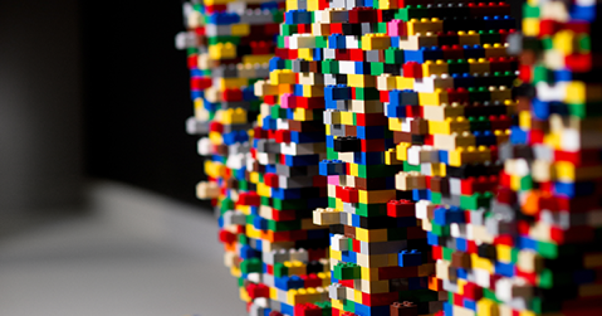 Американець створив скульптури з Lego. / © brickartist.com