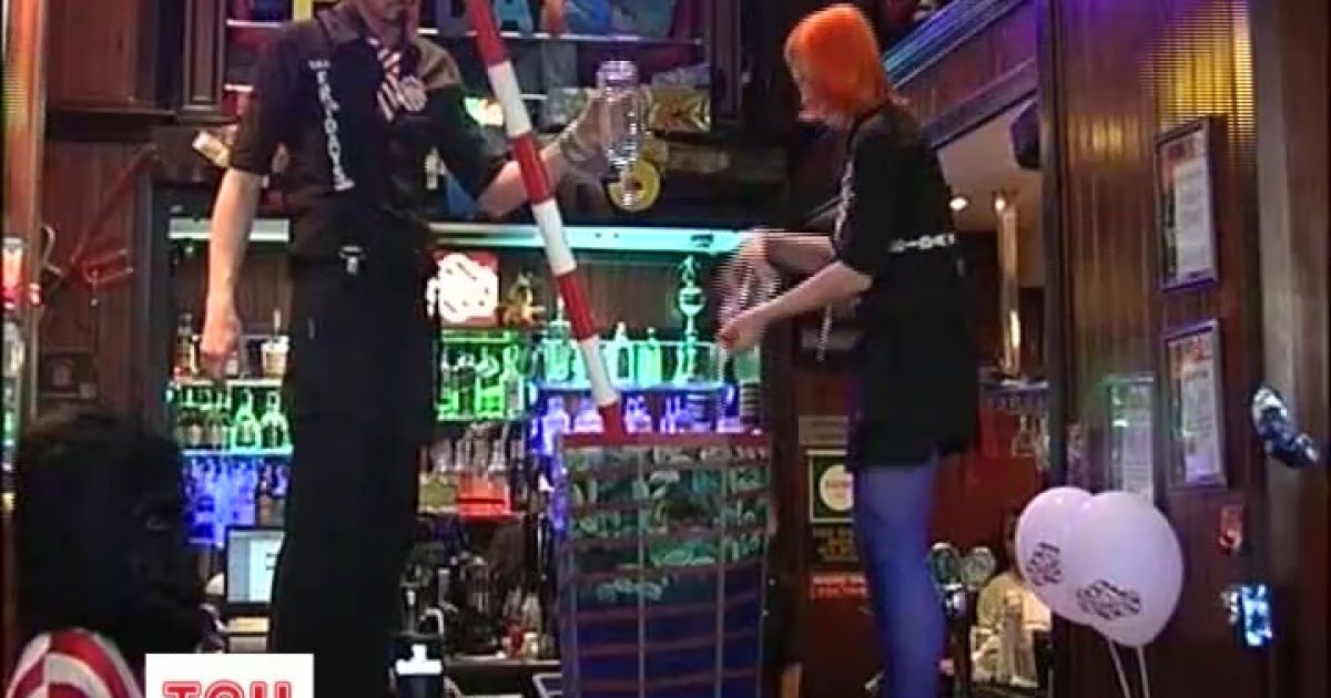 У центрі Києва приготували рекордний коктейль з горілки та лимонів