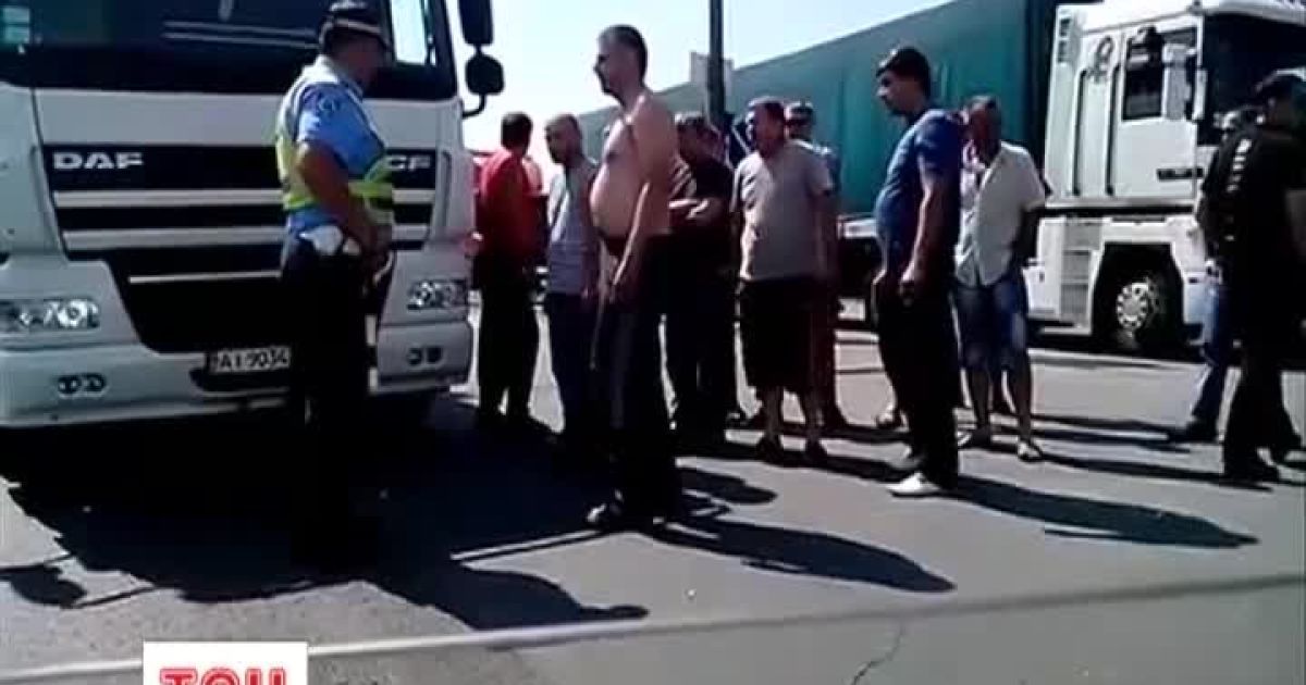 ДАІшники ставали просто на дорозі у вантажівок