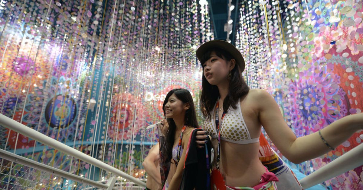 В Японії влаштували голий розпродаж / © Фото EPA/UPG