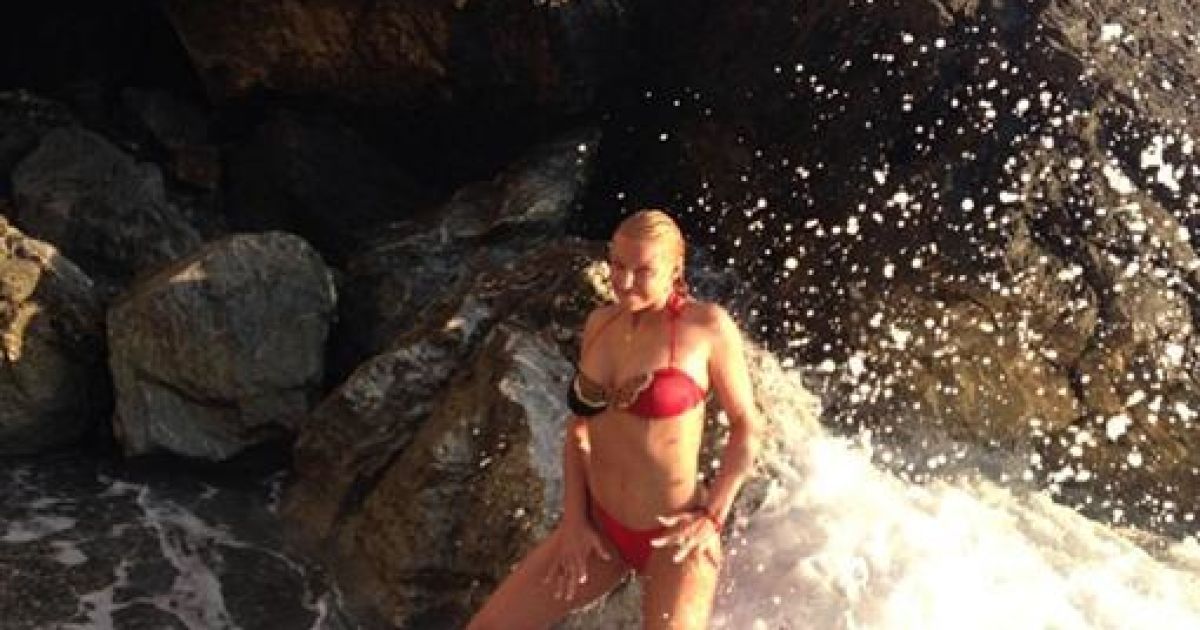 Волочкова відпочиває в Туреччині на морі