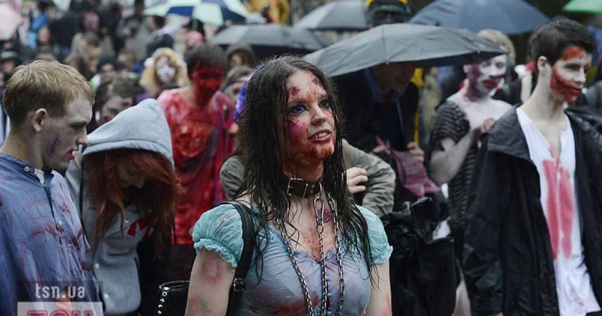 Злива не спинила зомбі-навалу у столиці Чехії / © Фото EPA/UPG