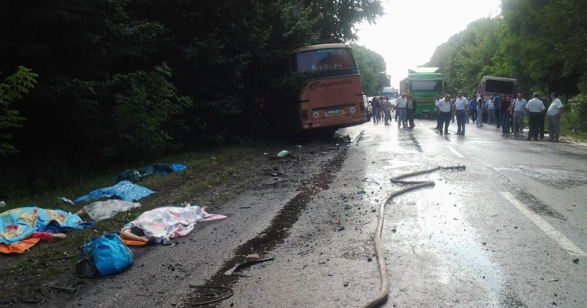 Болгарський автобус виїхав на зустрічну смугу