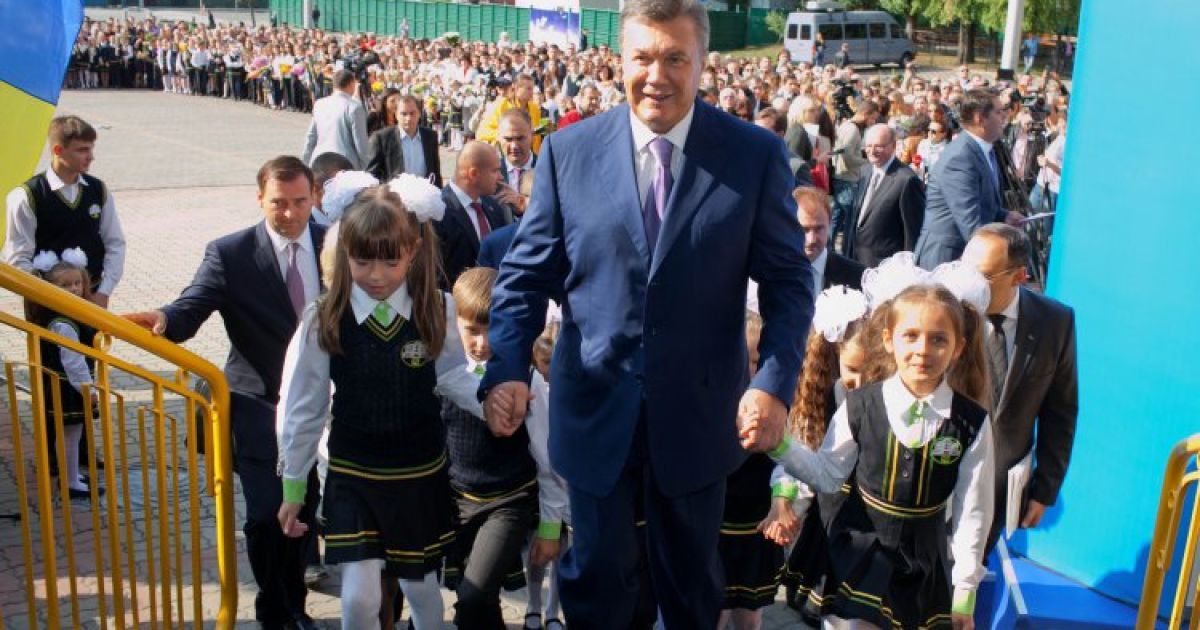 Янукович привітав школярів зі святом Першого дзвоника / © УНІАН