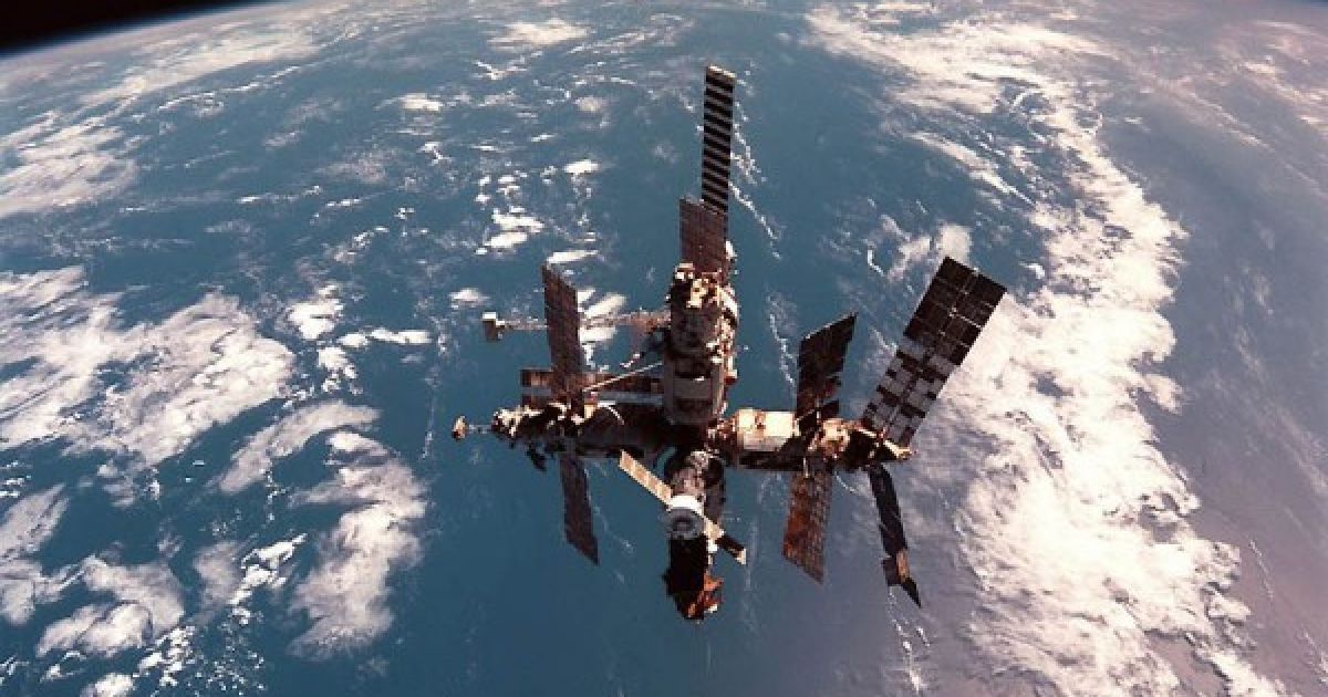 Чоловік не здогадувався про походження каменя у садку