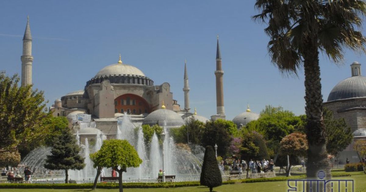 Стамбул вабить туристів змішанням європейської та азіатської культур