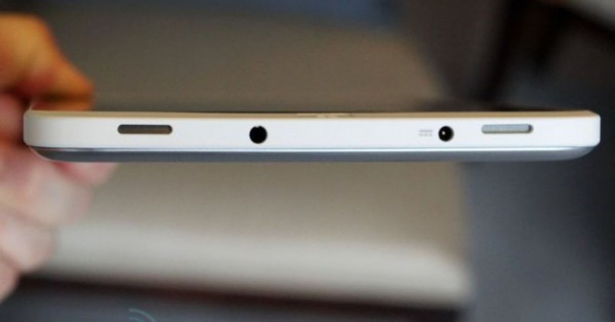 Iconia W3 / © engadget.com
