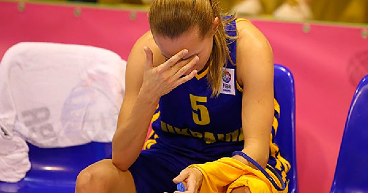 Розчарована Олена Самбурська після вильоту з Євробаскету-2013