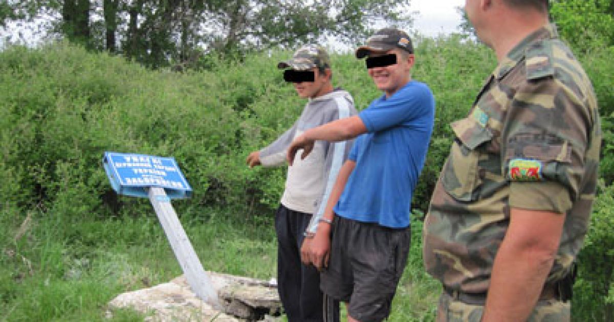 Затримані пояснили, що хотіли продати знак на металобрухт