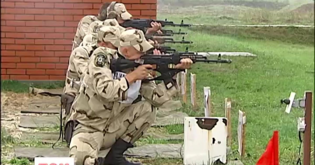 300 міліціонерів з елітних підрозділів змагаються за краповий берет.