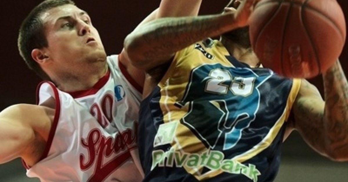 "Будівельник" вийшов у півфінал