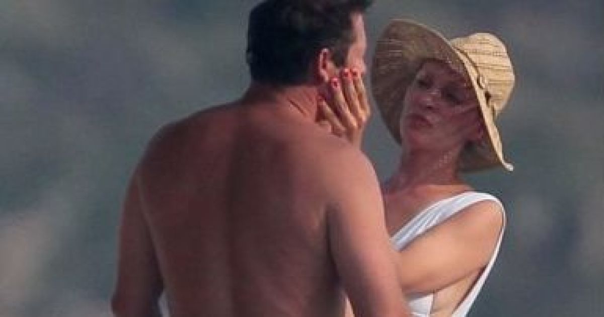 Ума Турман з сім'єю відпочила на яхті в Сен-Тропе