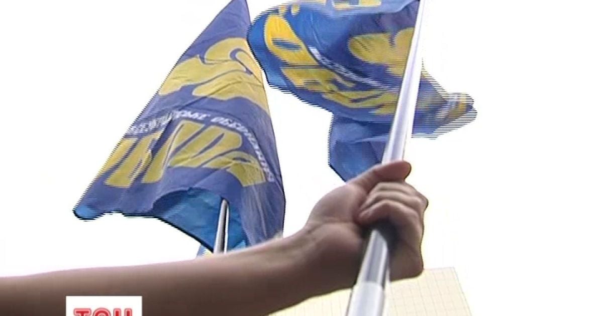 Захищати руйнівників Леніна прийшли активісти правих партій