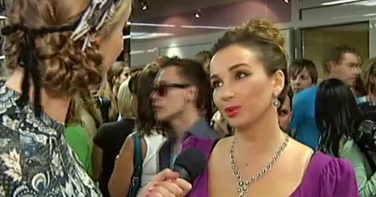 Чехова не один раз бачила, як чоловік на телефоні розглядає накачаних жінок