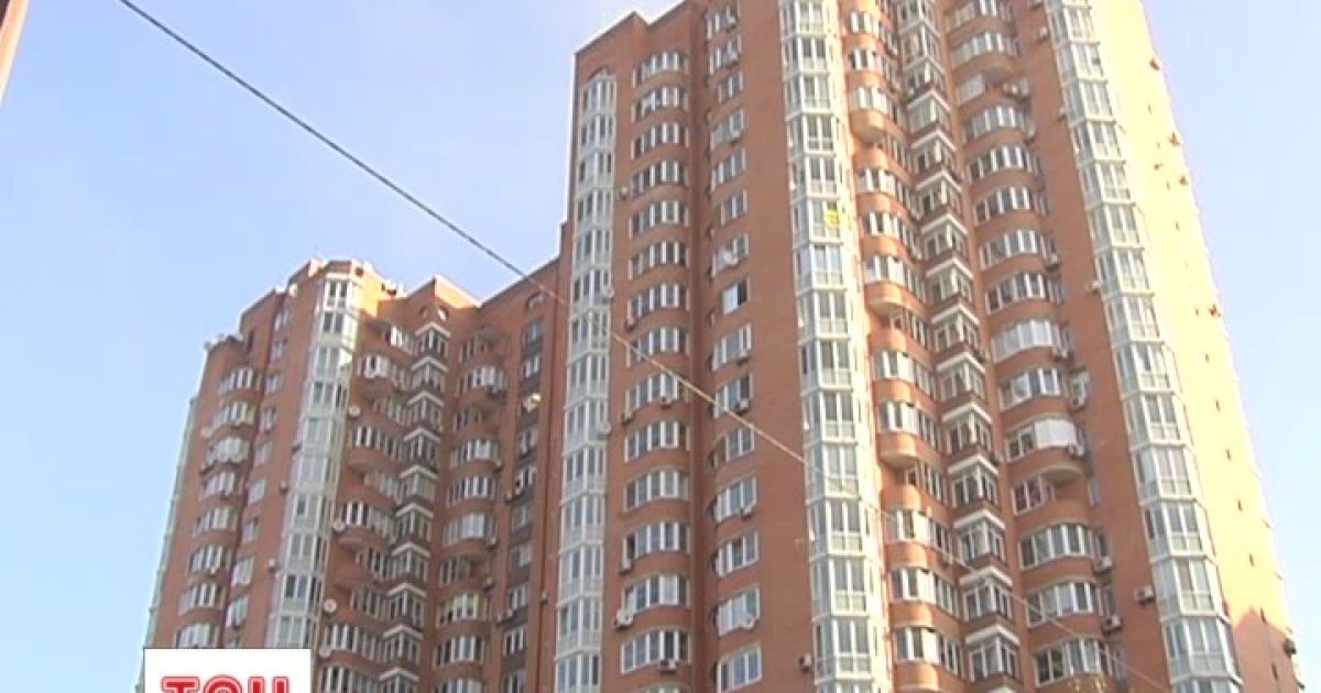 На сьогодні у черзі на житло стоять більше ста тисяч сімей.