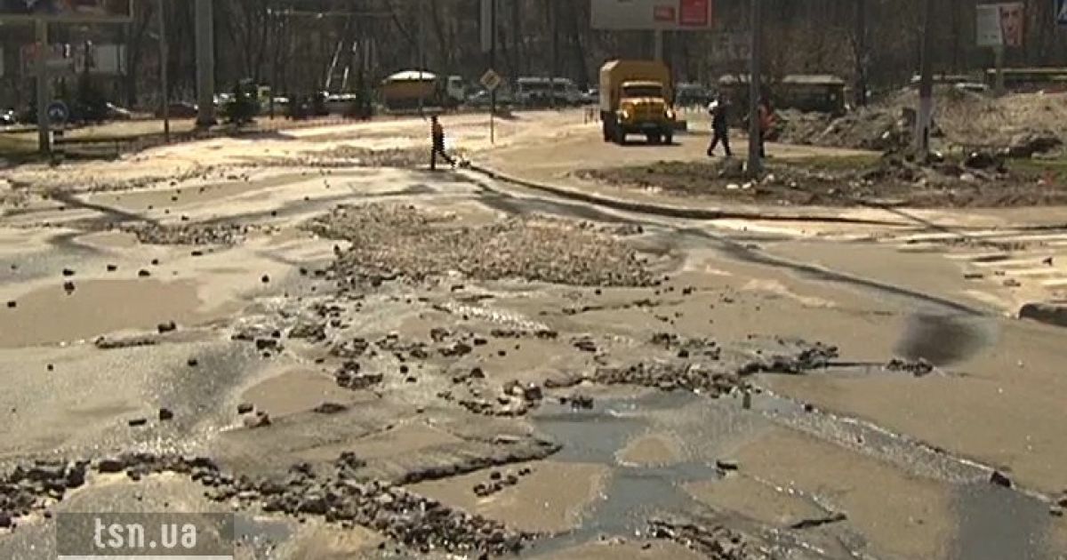 Величезну діру обіцяють залатати до завтра