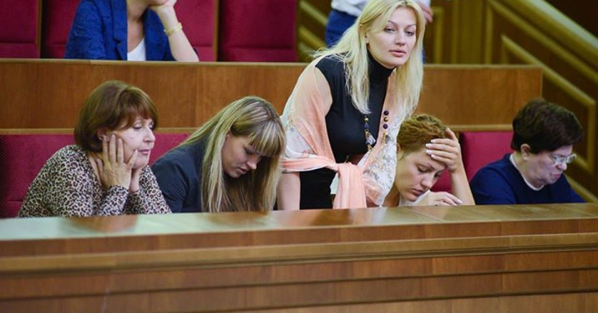 Новітні кнопкодави користуються "радистками"