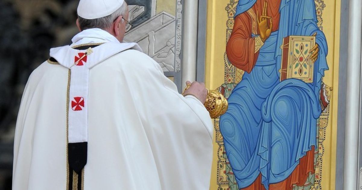 На католицький Великдень до Ватикану з'їхалися понад 250 тисяч віруючих / © Фото EPA/UPG