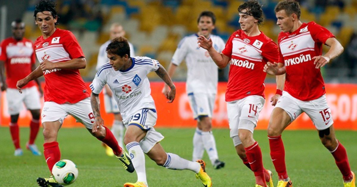 Дуду втікає від суперників / © fcdynamo.kiev.ua