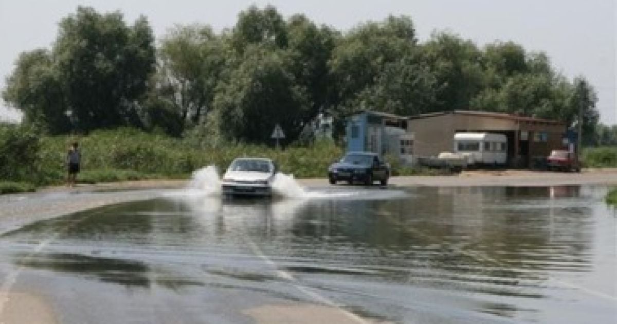 Вже затопило одну смугу траси Одеса-Рені. Ілюстрація