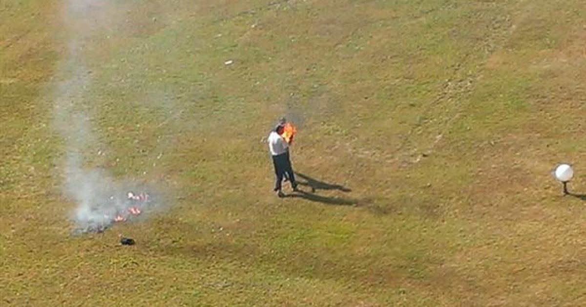 Чоловік підпалив себе посеред площі