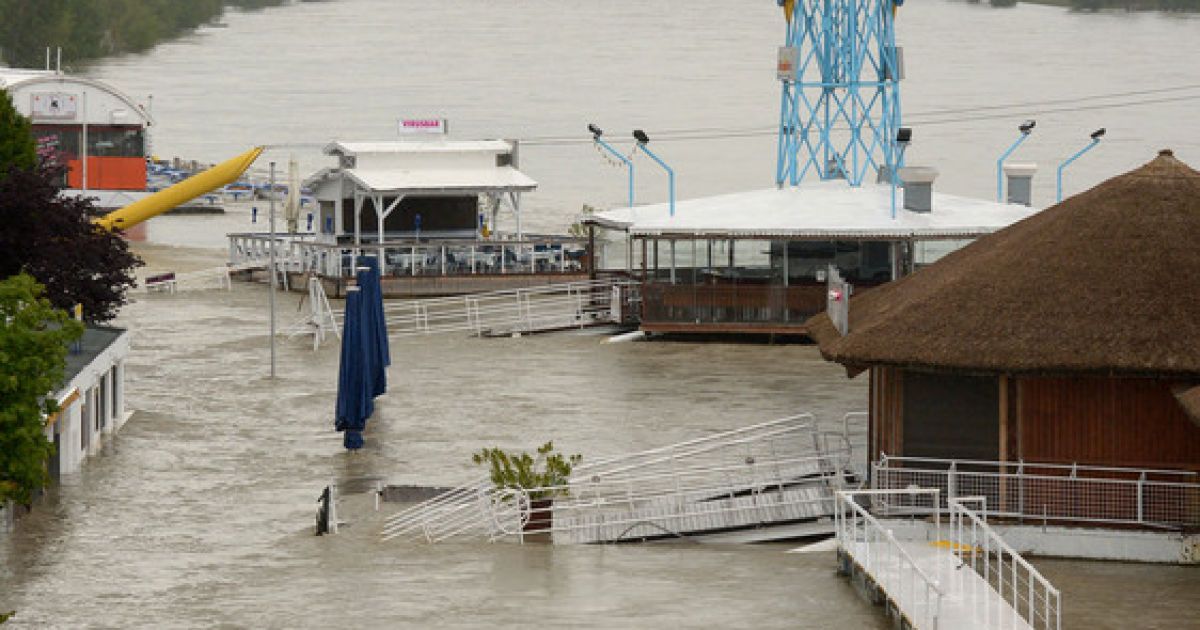 Центральна Європа тоне у воді / © Фото EPA/UPG