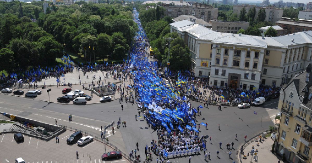 Партія регіонів нарахувала 40 тисяч антифашистів