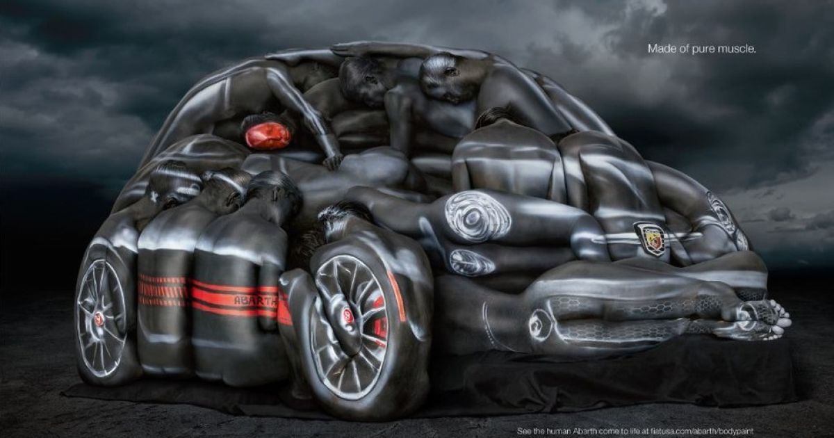 Дівчата у формі Fiat 500 Abarth Cabrio