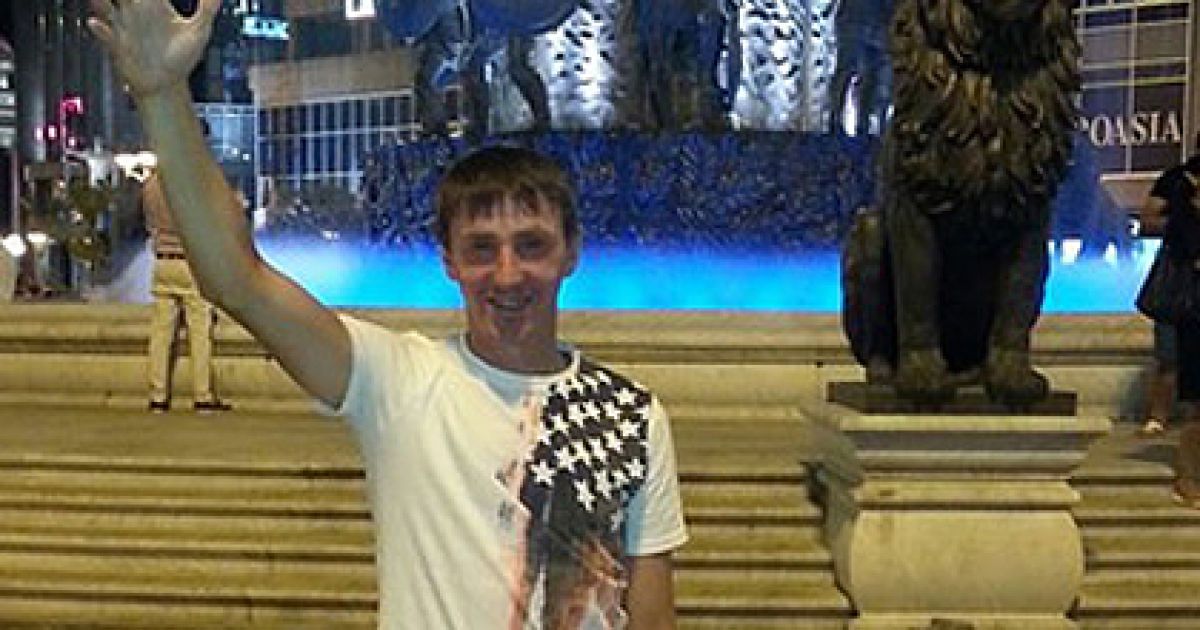 Денис заліз до президента "з цікавості".