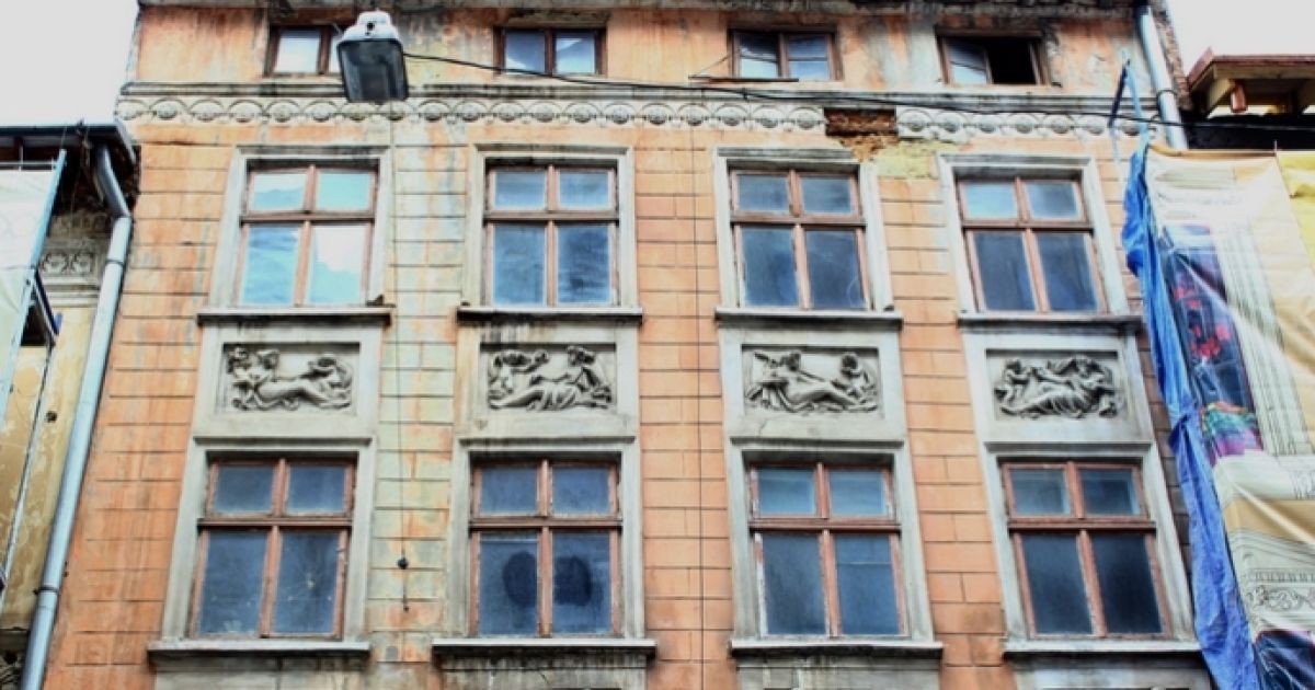 Львів стоїть у руїнах / © ZAXID.NET